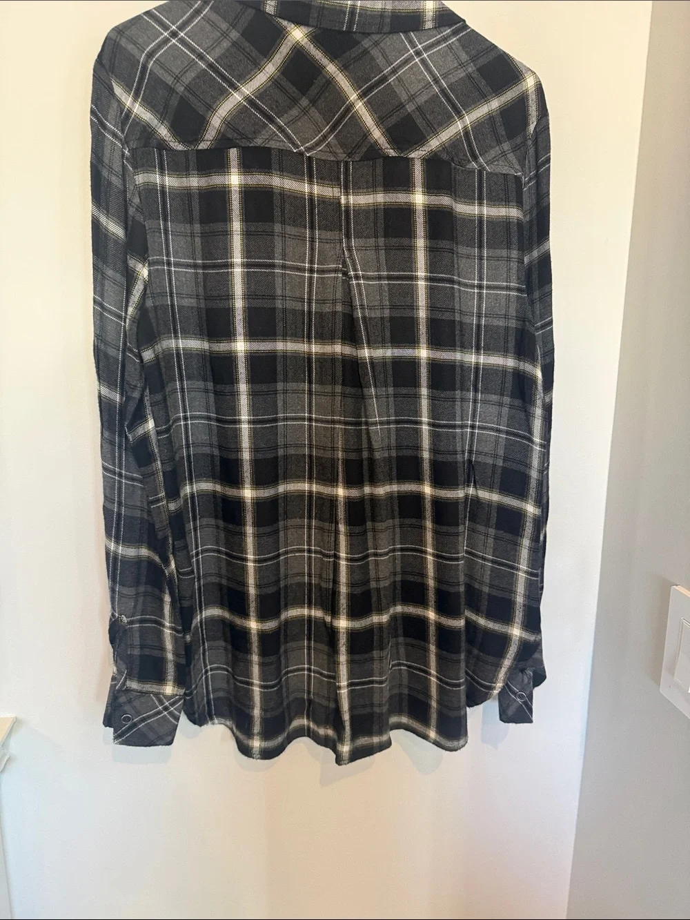 Lilla P Black & Gray Plaid Button-Down Shirt
